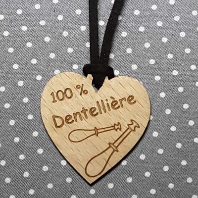 Collier dentellière